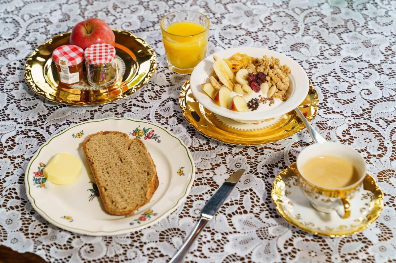 Tante Alma's Lasthaus Am Ring 3* Köln