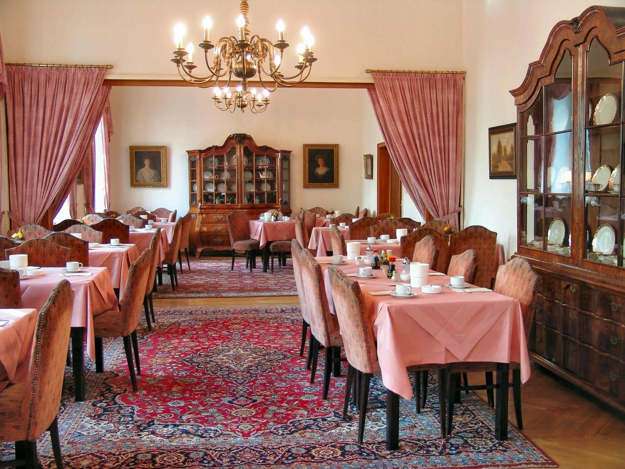 Hotel Tante Alma's Lasthaus Am Ring 3*